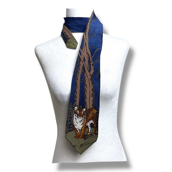 WWF World Wildlife Fund Bengal Tigers Neck Tie Navy Blue 100% Silk Vintage 1991 - Picture 1 of 9